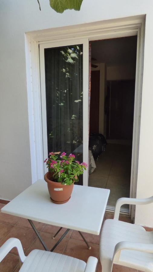 Kalampakas Guesthouse Ларнака Екстериор снимка